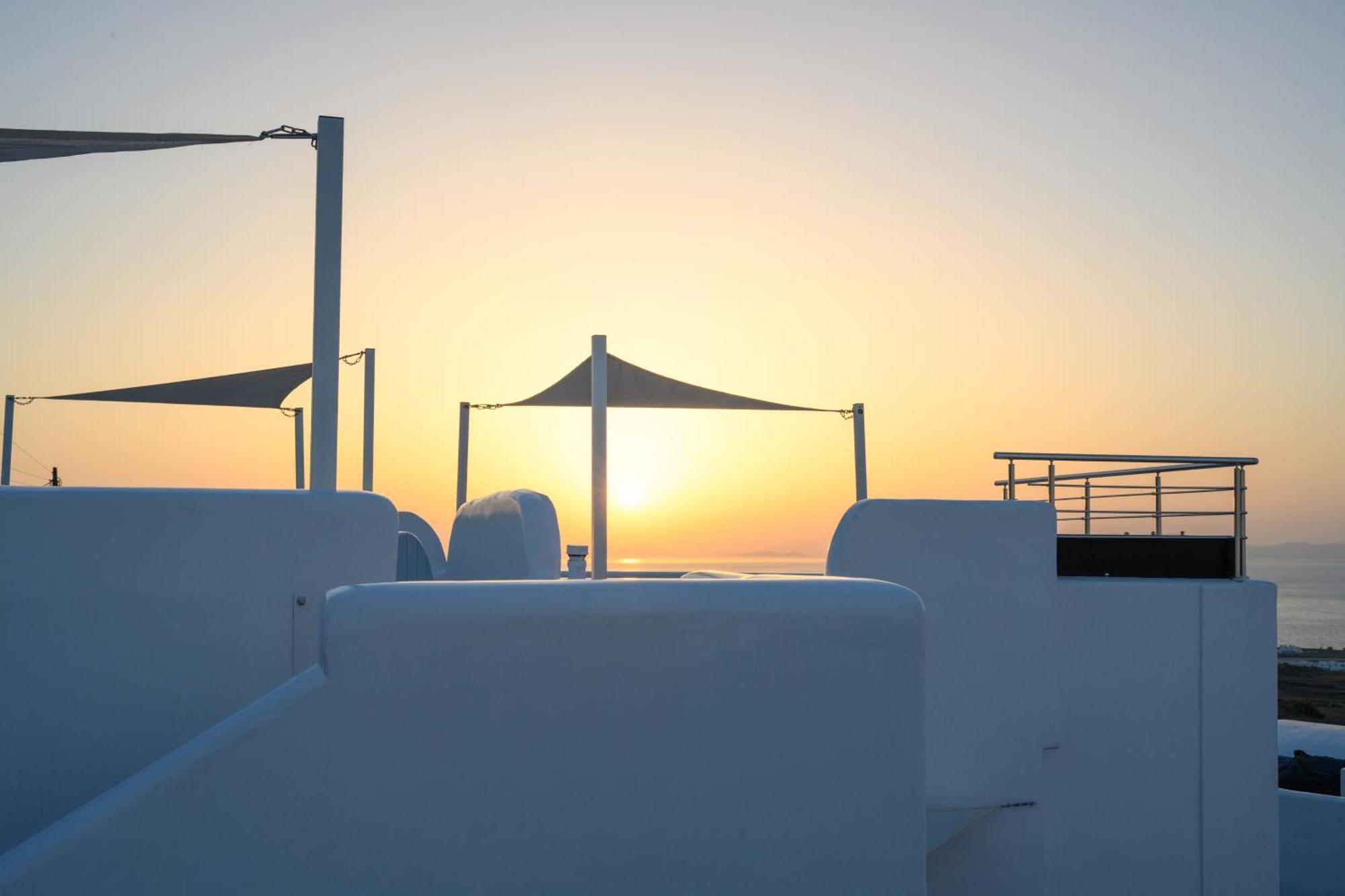 Sole D'Oro Luxury Suites Oia  Exterior photo