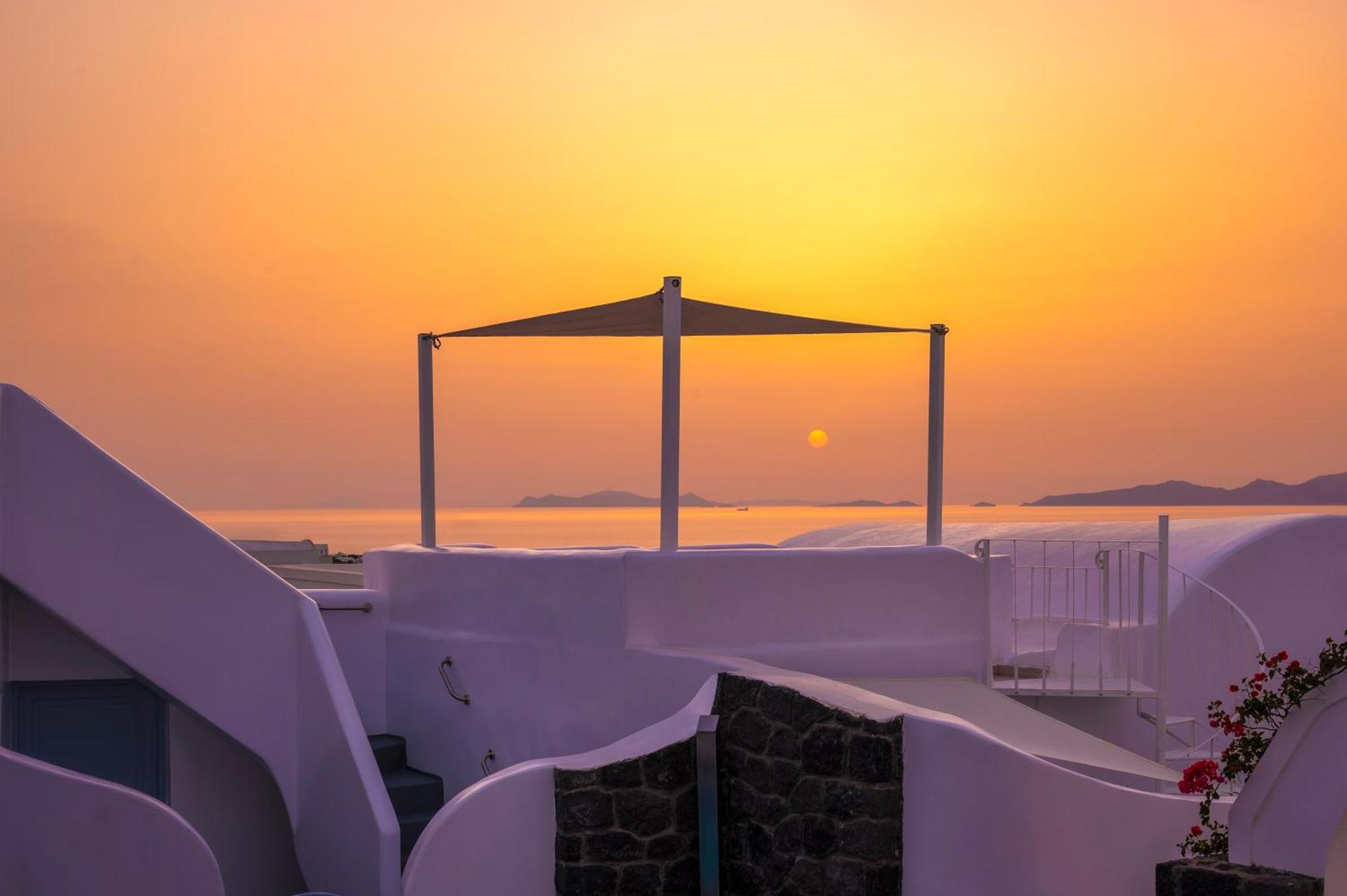 Sole D'Oro Luxury Suites Oia  Exterior photo